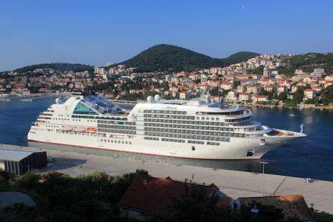 Dubrovnik welcomes Seabourn Ovation at her maiden call - Κεντρική Εικόνα Dubrovnik welcomes Seabourn Ovation at her maiden call - Κεντρική Εικόνα