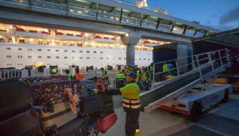 Port of Malaga: First bonded luggage operation in Spain - Κεντρική Εικόνα