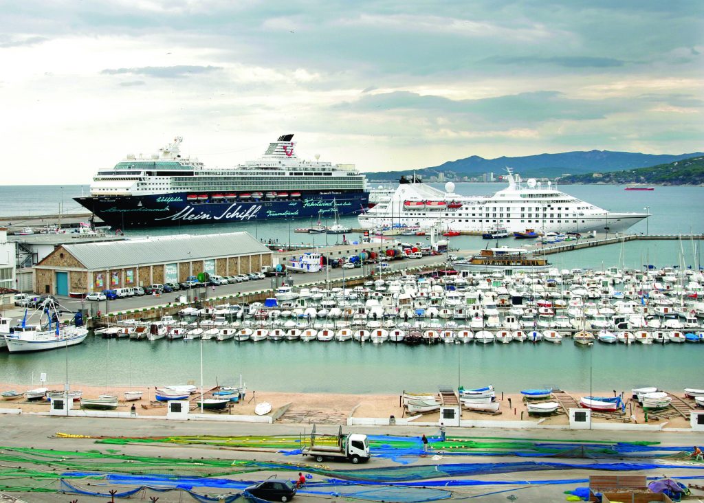 Port of Palamos: Cruise ship Zenith marked the launch of the 2014 Cruise Season - Κεντρική Εικόνα