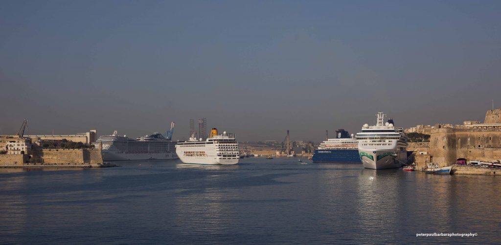 Busy day at the port of Valletta - Κεντρική Εικόνα