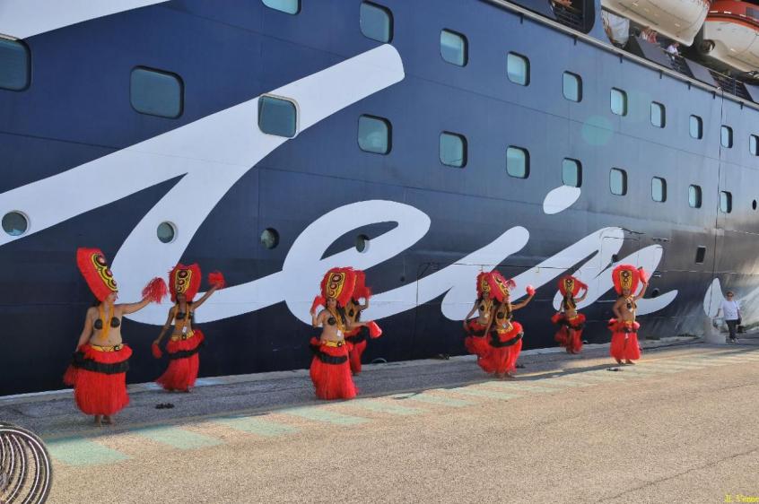 Ports of Toulon bay – La Seyne-sur-Mer: “Aloha” a colorful welcome ceremony for Mein Schiff2 - Κεντρική Εικόνα